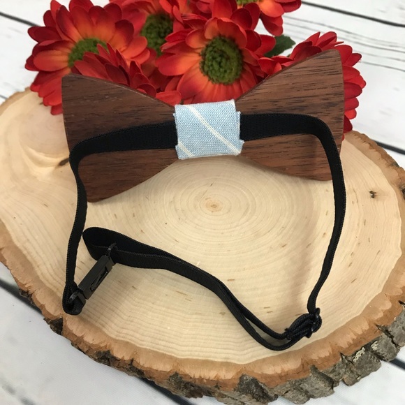 Rough-Hewn Gentleman Wooden Butterfly Bow Tie - Picture 4 of 8